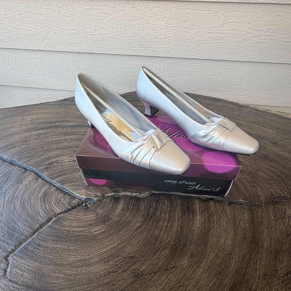 Easy Street Silver Women's Heels Size 10M
